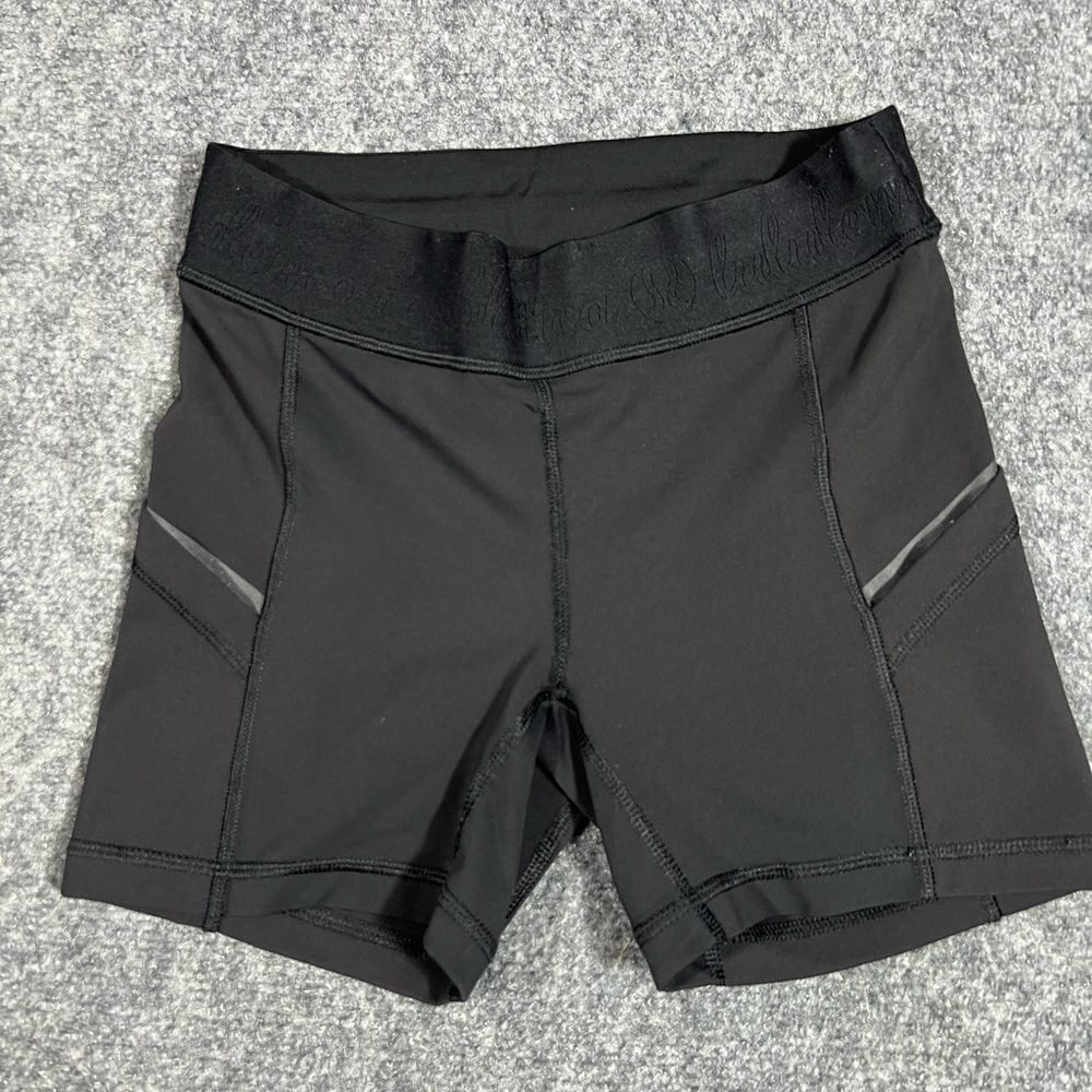 Lululemon  Bike Short  Side Pockets Black  Womens 2 good condition